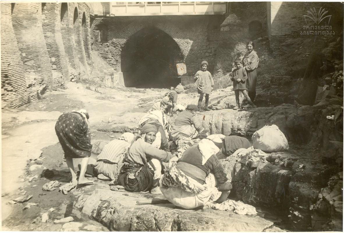 An old photograph shows people washing clothes in the river in Tbilisi, Georgia.