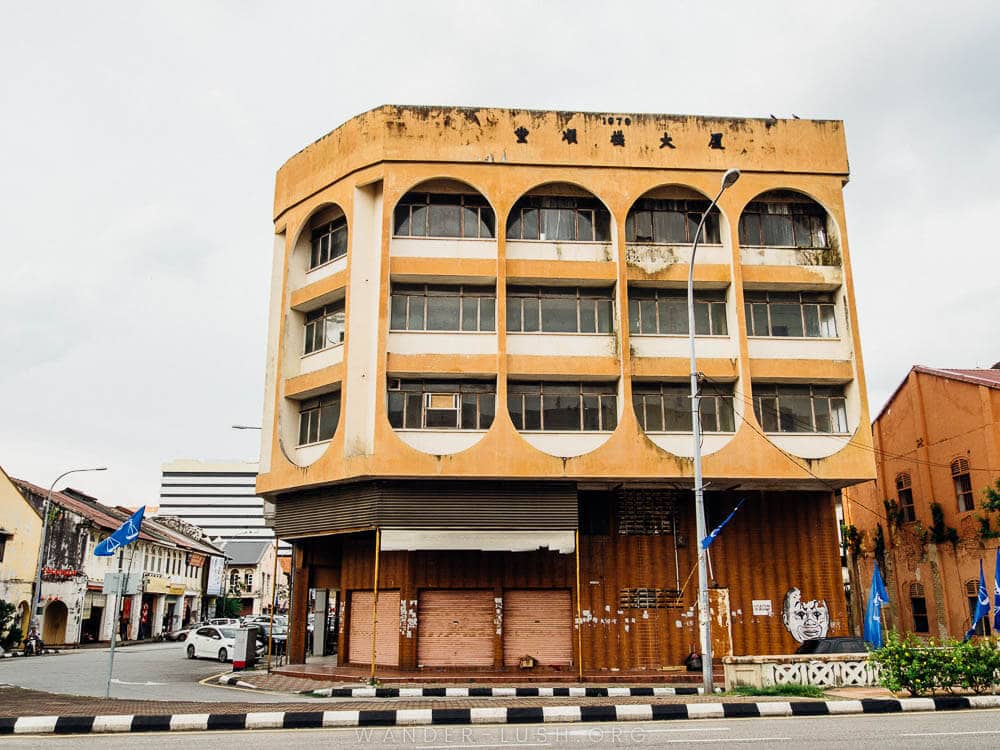 Leave Penang to the organised tours—Ipoh is the authentic Malaysia. A street photographer's dream just 3 hours' north of Kuala Lumpur, Ipoh is my favourite city in the country. This Ipoh photography collection will inspire you to visit Ipoh and the beguiling Perak region. | © Copyright Emily Lush 2018