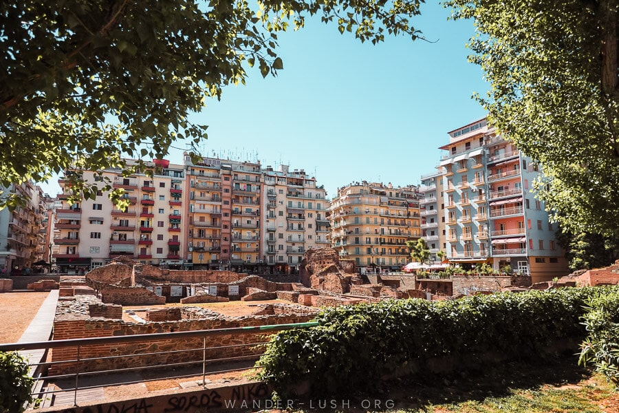 Colourful apartment blocks in Thessaloniki, Greece | The perfect one day in Thessaloniki itinerary