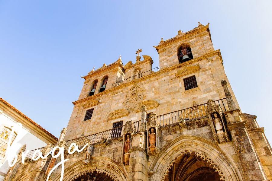 A close-up of the architectural details on Braga cathedral.