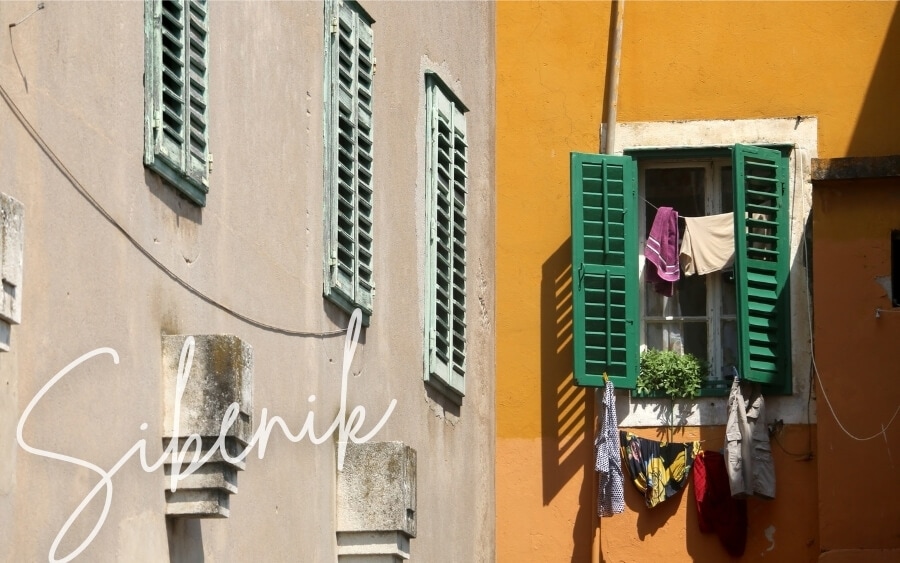 Old buildings and washing strung between shutters in Sibenik.