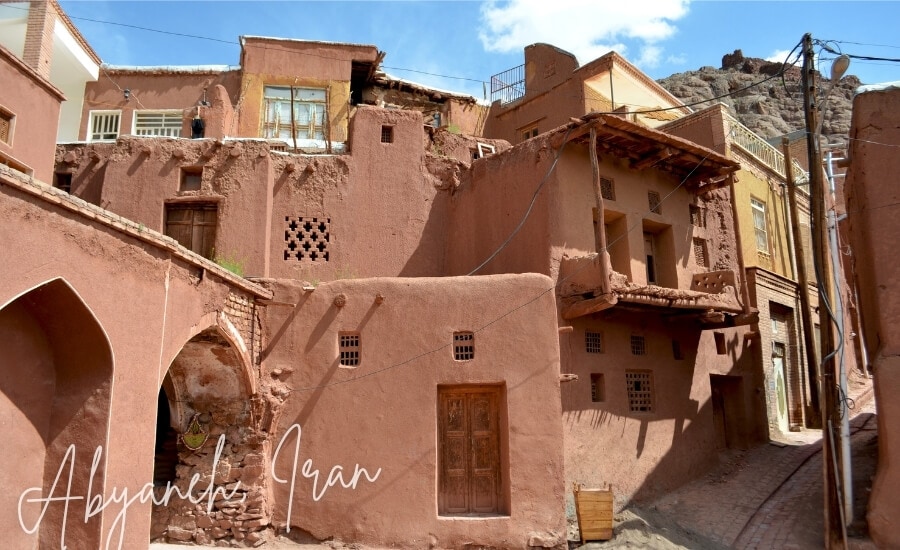 Pink houses in Iran's Abyaneh, a beautiful village in the Middle East.