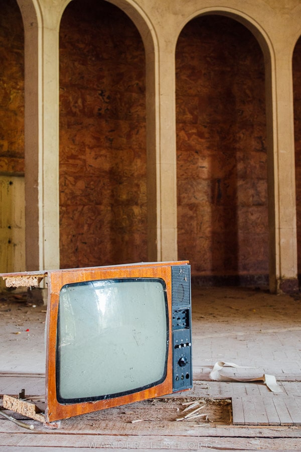 An old broken TV screen at Sanatorium Metalurgist.