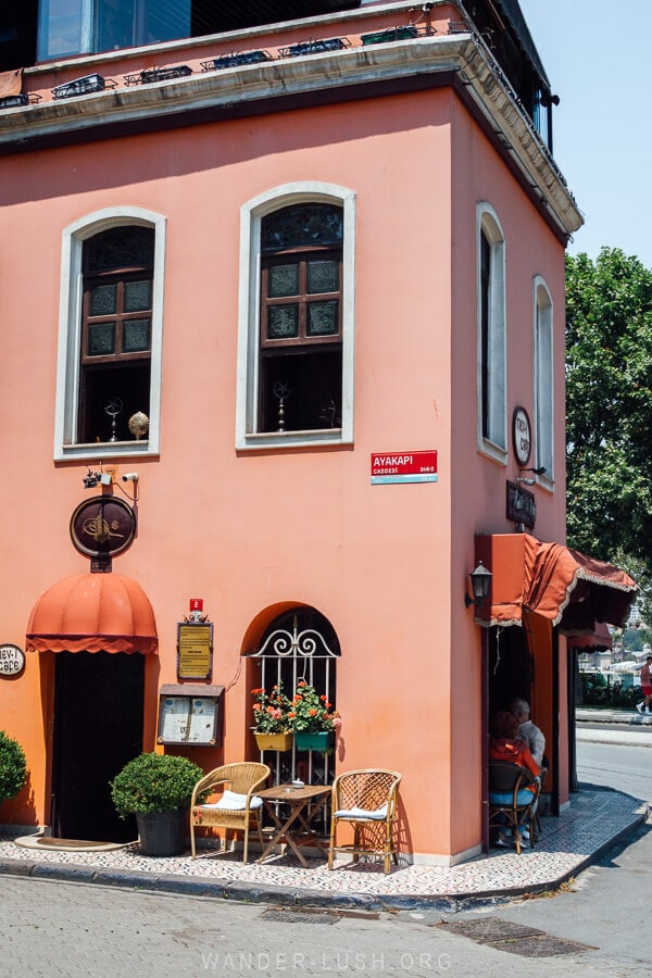 A cute pink corner house in Ayakapi, Istanbul.