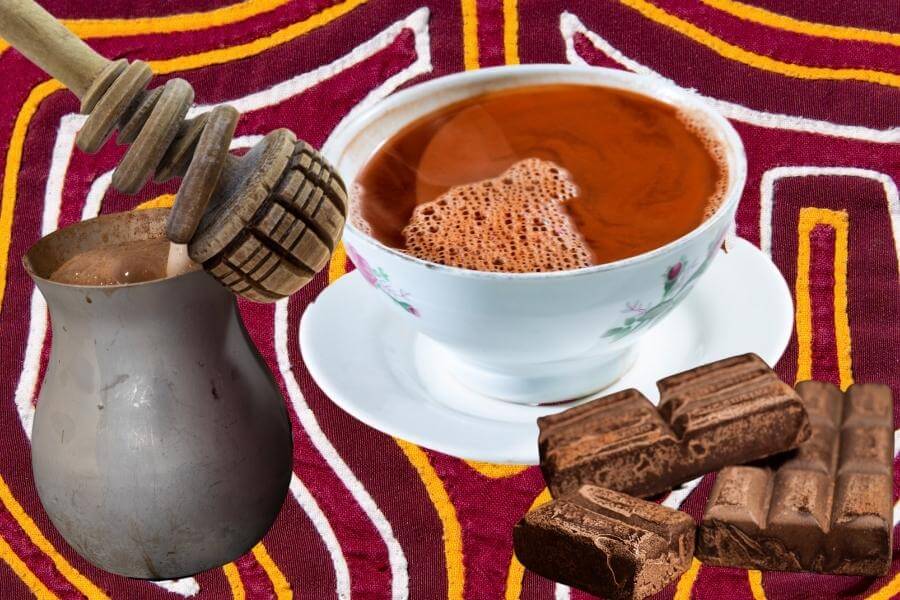 https://wander-lush.org/wp-content/uploads/2022/10/Best-Colombian-souvenirs-CP-Chocolateria-set-hot-chocolate.jpg