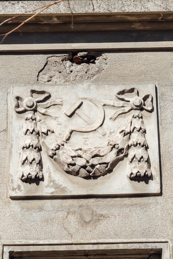 A hammer and sickle symbol above a window in Gori, Georgia.