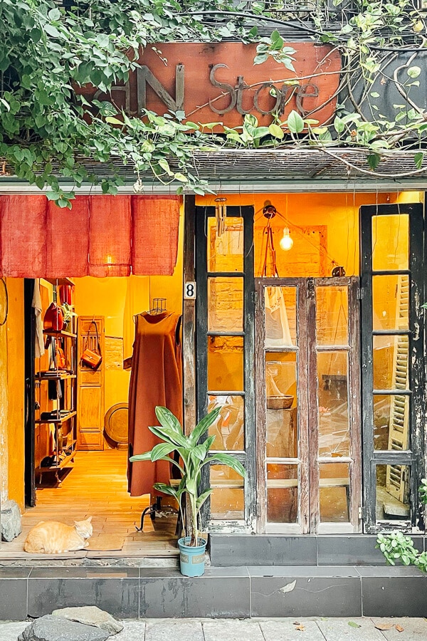 An Store, a beautiful fashion boutique in Hanoi.