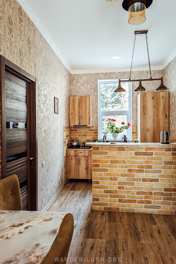 The kitchen at a guesthouse in Kazbegi, Guest House Tamta.